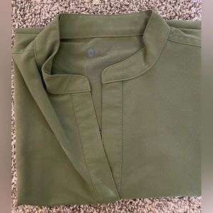 Figs Women’s Dark Olive Rafaela Oversized Scrub Top. Size XS